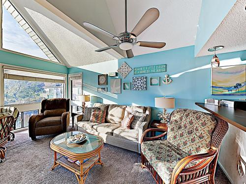 Top-Floor Condo with Two Pools - Walk to Beach! condo - image 8