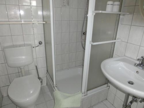 2 twin beds
