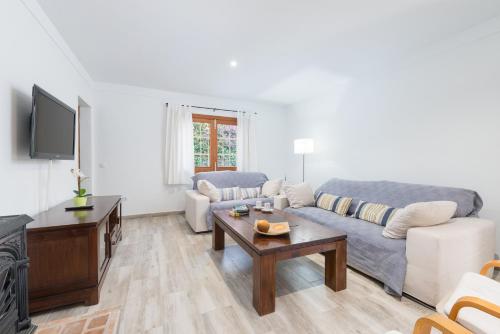 Villa Can Pau pool and garden close to the beach - image 3