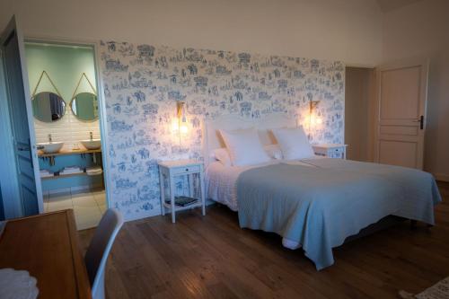 1 queen bed, 1 twin bed