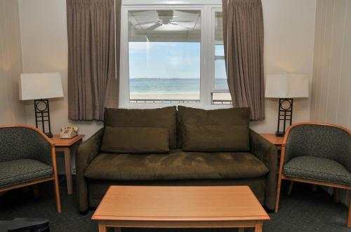 Friendship Oceanfront Suites