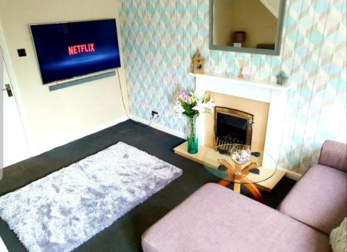 Wirral Home With Netflix, 60in Tv, Superfast Wifi, Parking, Near Lpool, , Merseyside