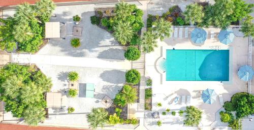 Exterior view, Island Sun Inn & Suites - Venice, Florida Historic Downtown & Beach Getaway in Venice (FL)