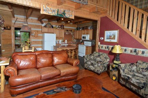 #3690 Bear Creek Lodge in Hatchertown, USA