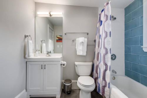 McKenize Guest House: Marble Falls Suite 1 BD 1BA - image 4