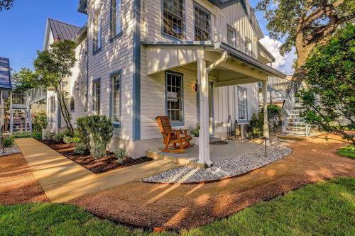 McKenize Guest House: LBJ Suite 1 BD 1BA - image 9