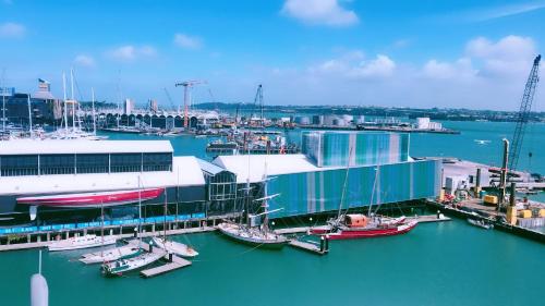 New Waterfront Penthouse on Princes Wharf with Harbor view! The heart of Auckland City! Free Parking!, Auckland (photo 2)