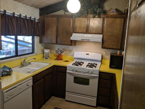 Two-Bedroom Standard Townhouse Unit #76 by Snow Summit Townhouses Bus Lic #23581 - image 6