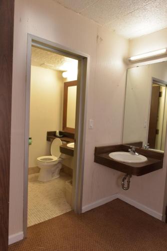 Red Carpet Inn – Houston, TX