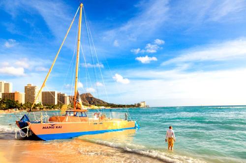 Beautiful Studio in the Heart of Waikiki, 1 Block to Beach, Split AC & WiFi