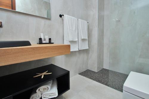 One-Bedroom Apartment image 9