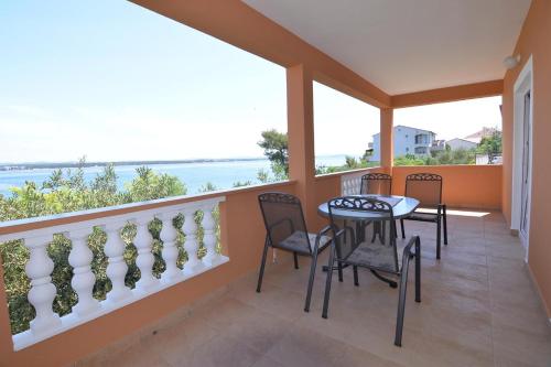 Apartments by the sea Tkon, Pasman - 16589