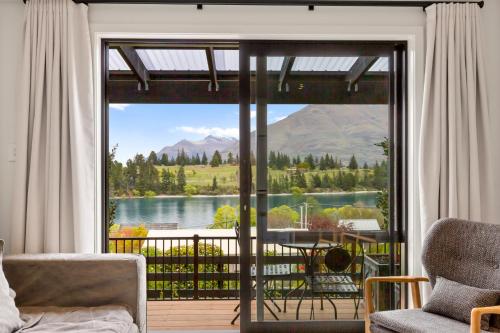 Suite with Lake View