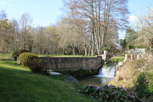 Moulin du XVième siècle et sa rivière gîte à louer Chalon-sur-Saône