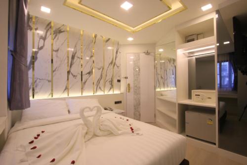1 queen bed