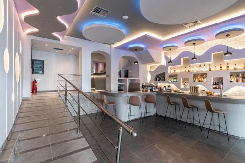 Фойє, N E P center Hotel Rodos in Родос