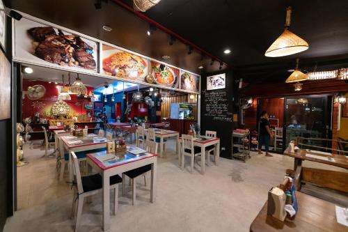 May House Karon Beach in カロン
