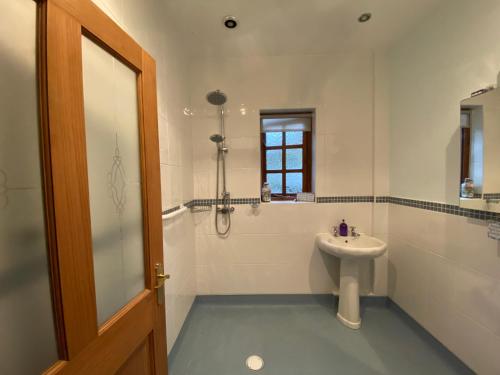 Bathroom, Reayrt Aalin Self Catering Holiday Accommodation in Isle Of Whithorn
