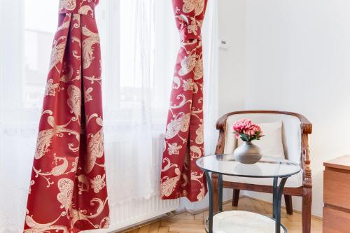 Old Town Square Royal Apartment - image 10