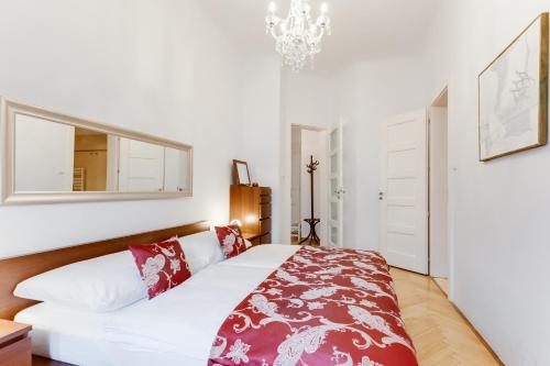 Old Town Square Royal Apartment - image 9