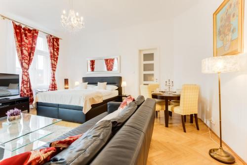 Old Town Square Royal Apartment - main image