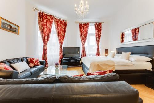 Old Town Square Royal Apartment - image 8