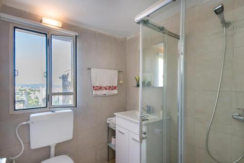 Designed Studio Apartment, Kefar Weradim (fotografie 9)