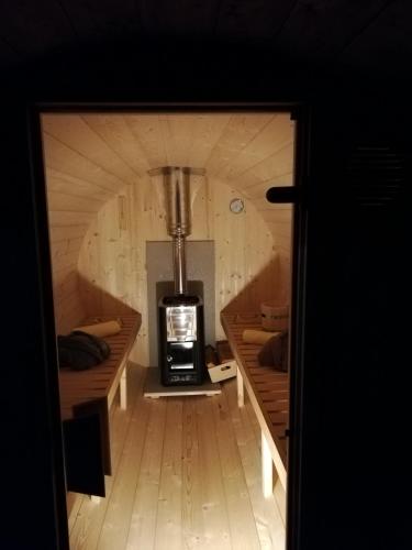 Pod orehom drvena kuća i sauna (Pod orehom drvena kuca i sauna) in กราปินา
