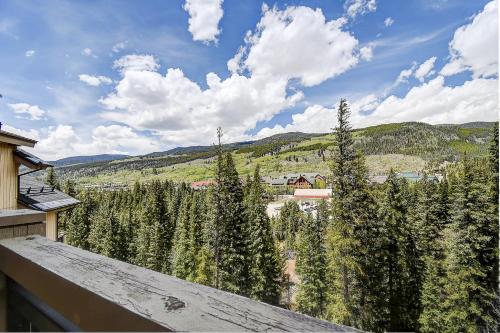 Ski In/Out Penthouse w/ Balcony, Hot Tub & Pool!