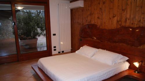 1 king bed, 1 twin bed