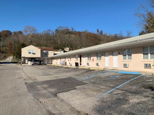 TRAVELERS MOTEL Chesapeake (OH)