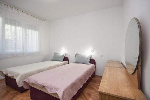 Apartments with WiFi Sibenik - 17927 - main image