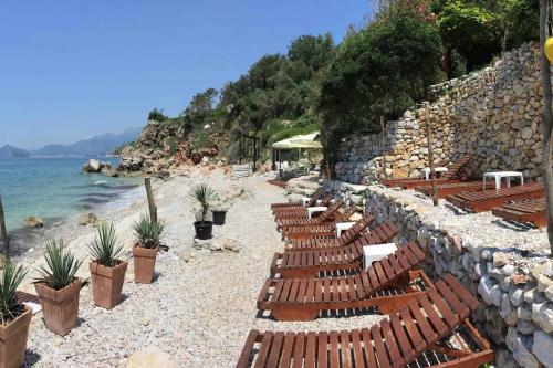 Strand, Rijeka Rezevici Apartment in Rijeka Rezevici
