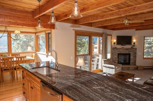 1320 Tennis Townhome Townhouse - image 8