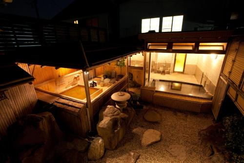 room detail thumbnail 1