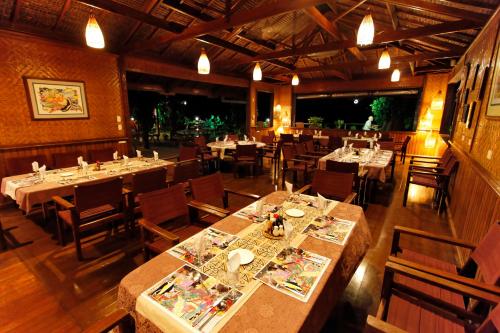 ห้องอาหาร, Walindi Plantation Resort near สนามบินฮอสกิ้น