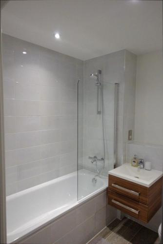 Modern 2 Bed Apartment with Central Location, Birmingham (foto 9)