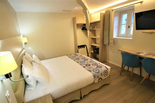 Hôtel Montaigne - image 10