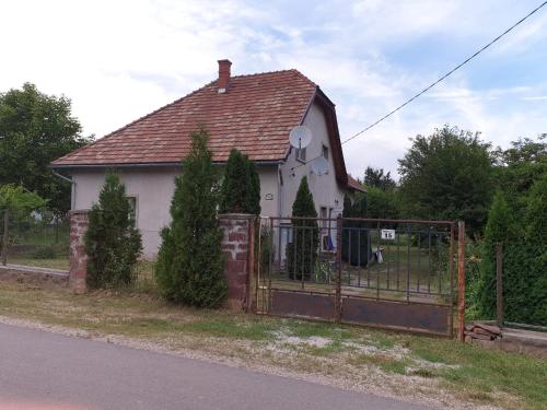 Rita Fészek Apartman, Unterkunft in Balatonszepezd