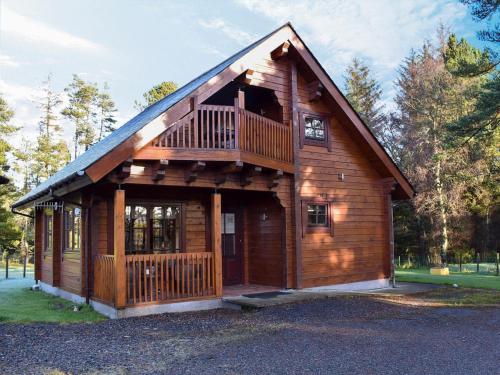 Roe Deer Log Cabin cottage Scar Nose