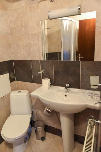 Royal Bansko Mountain Family Apart Hotel Breakfast Lunch and Dinner or Breakfast and Dinner PLUS Alcoholic and Soft Drinks During Meals PLUS Heated Pool and Jacuzzis PLUS 2 Kids Under 12 Stay Free - image 5