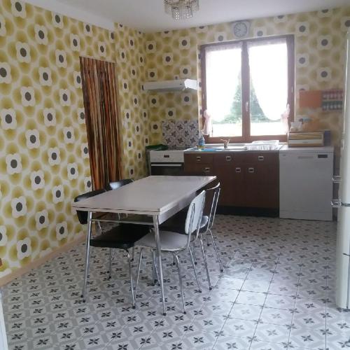 virtuve, Gîte Version 70 (Gite Version 70) in Mondrepuis