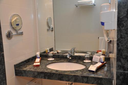 Across Hotels & Spa - image 2