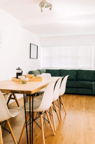 Devon Digs - Exeter- Contractors-Keyworkers- Business- Holidays Weekends breaks Sleeps 8