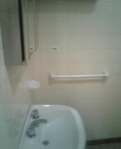 Habitacion c/bano priv Low cost