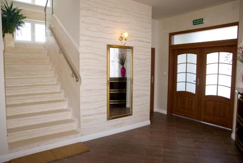 設施, 查亞德茲羅提克魯斯賓館 (Zajazd Zloty Klucz) in 特魯亞茨哥維采