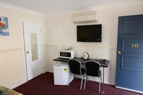 Lithgow Park Side Motor Inn Lithgow Parkside Motor Inn is a popular choice amongst travelers in Blue Mountains, whether exploring or just passing through. The hotel has everything you need for a comfortable stay. Express check-i