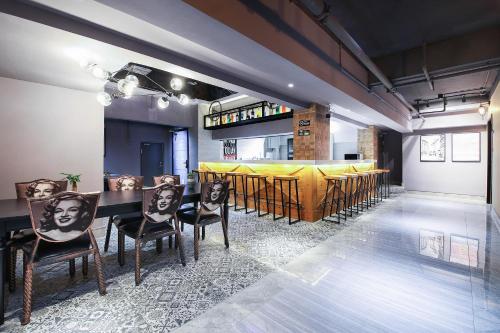 Zou Qu Ye Travel Hotel – Chungking (Chongqing), KY