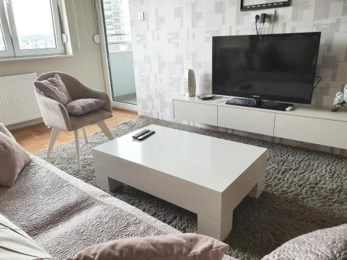 ANGEL LUX APARTMAN SA GARAZOM