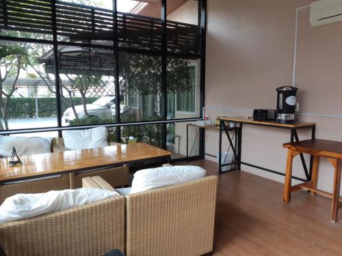 The Chill House in Tha Muang